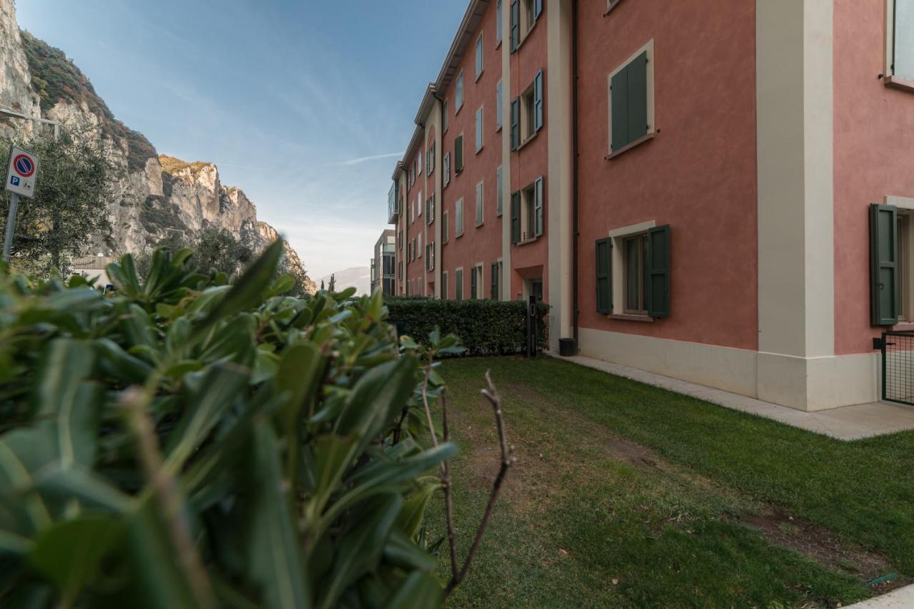 Dv Garda Suite Campione del Garda Bagian luar foto
