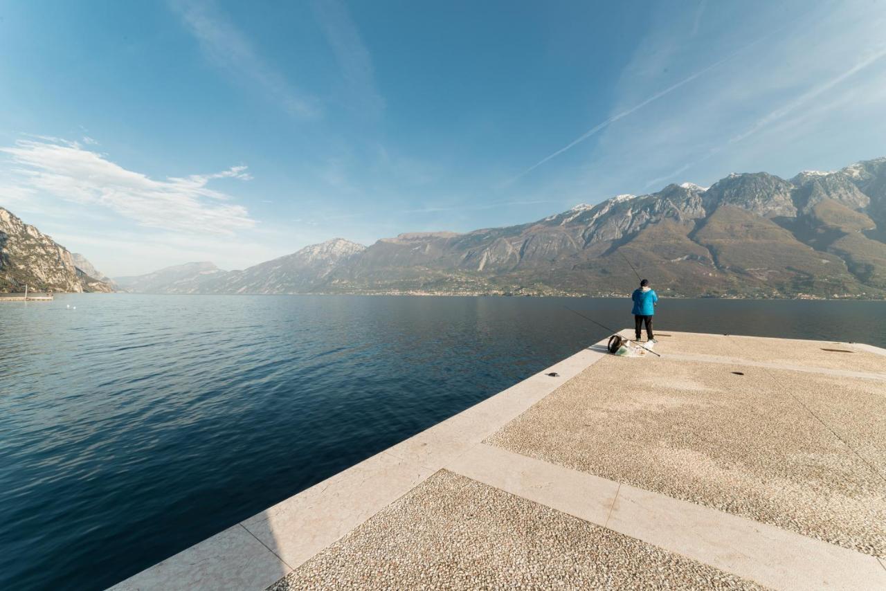 Dv Garda Suite Campione del Garda Bagian luar foto
