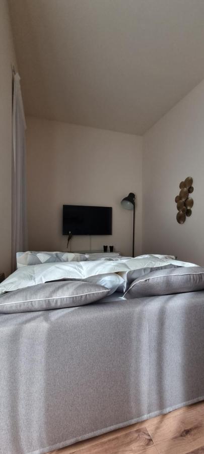 Dv Garda Suite Campione del Garda Bagian luar foto