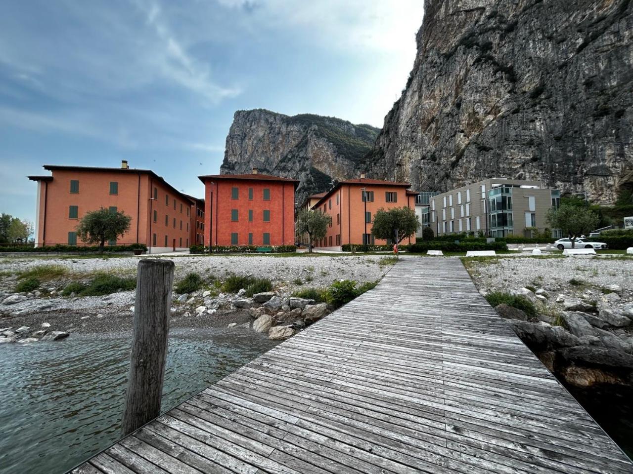 Dv Garda Suite Campione del Garda Bagian luar foto